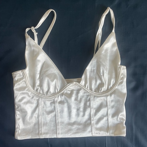 White Amazon Top - Picture 1 of 1